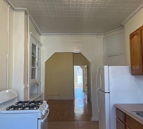3rd image of 95 Greenpoint Ave APT 3R