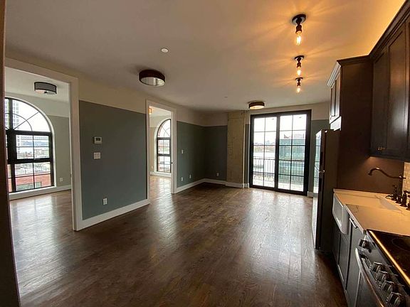3rd image of 67 Metropolitan Ave #703
