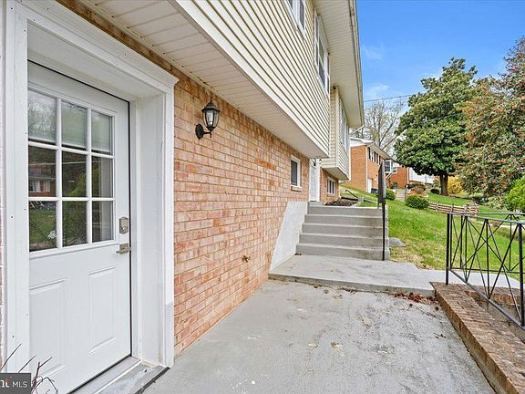 3rd image of 7504 Harpers Dr