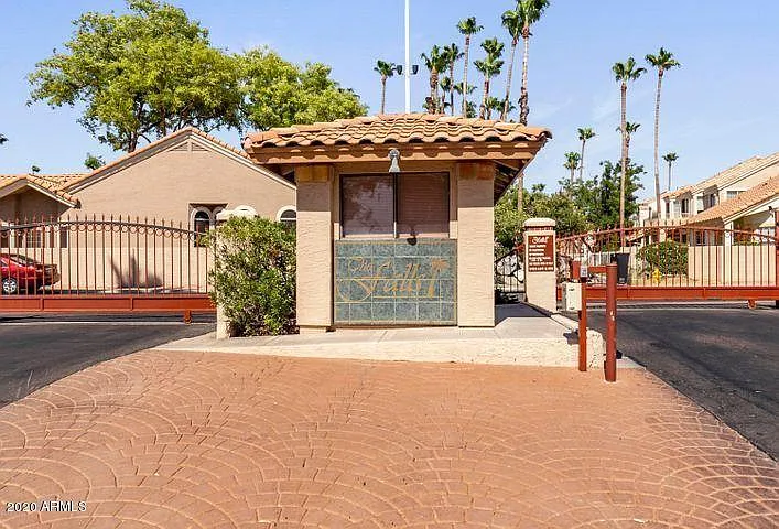 1326 W Clear Spring Dr — Photo 3