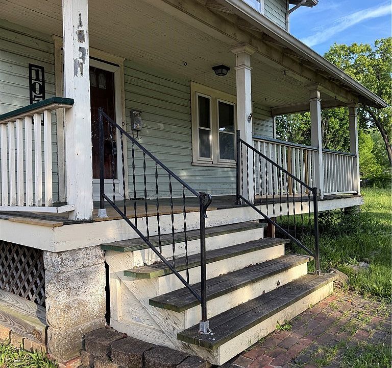 1st image of 1051 Brown St