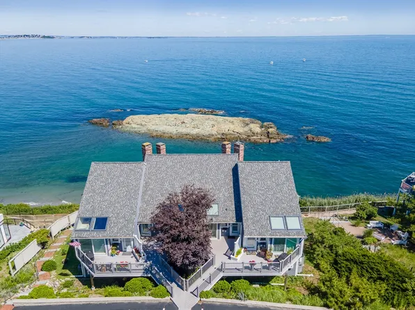 22 Oceanside Dr #22, Hull, MA 02045