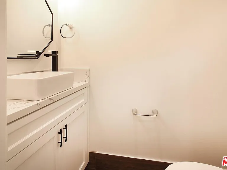 442 S Roxbury Dr #A — Photo 18