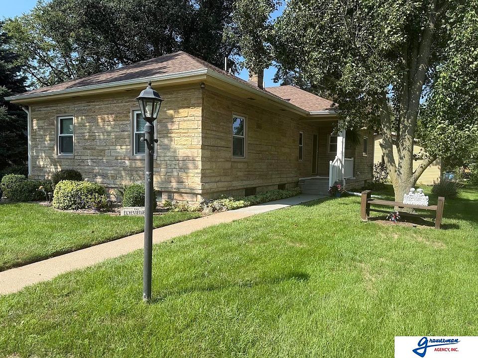 1st image of 404 Cedar St