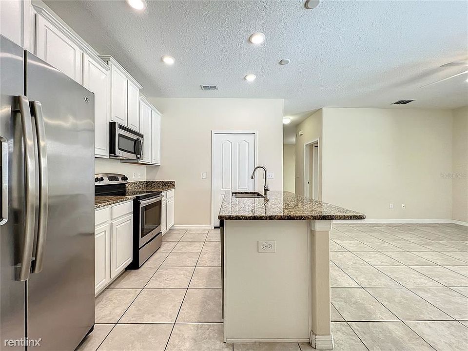 1st image of 5625R Laurel Cherry Ave