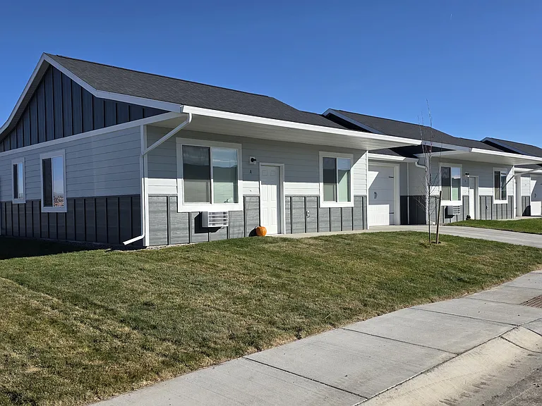 Single level patio home apartments