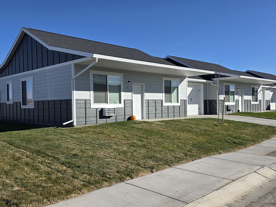 Single level patio home apartments