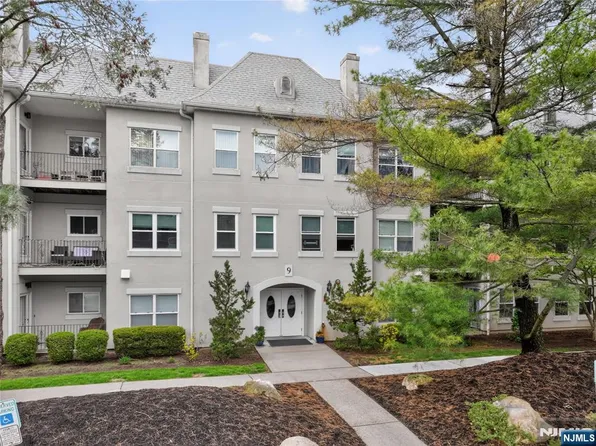 919 Burgundy Way, Wayne, NJ 07470