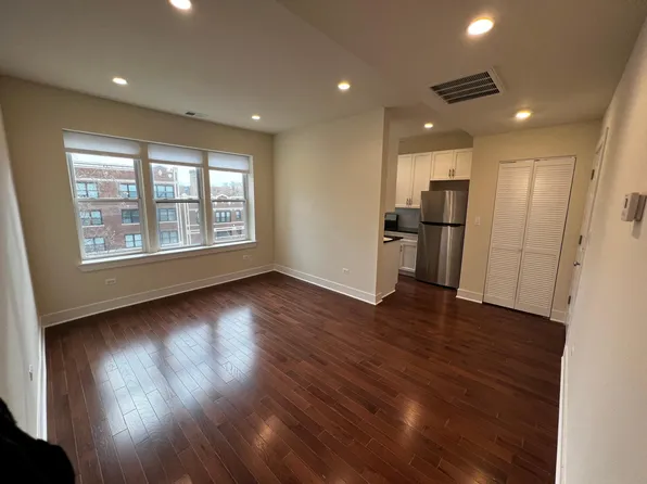 1742 W Touhy Ave APT 2s, Chicago, IL 60626