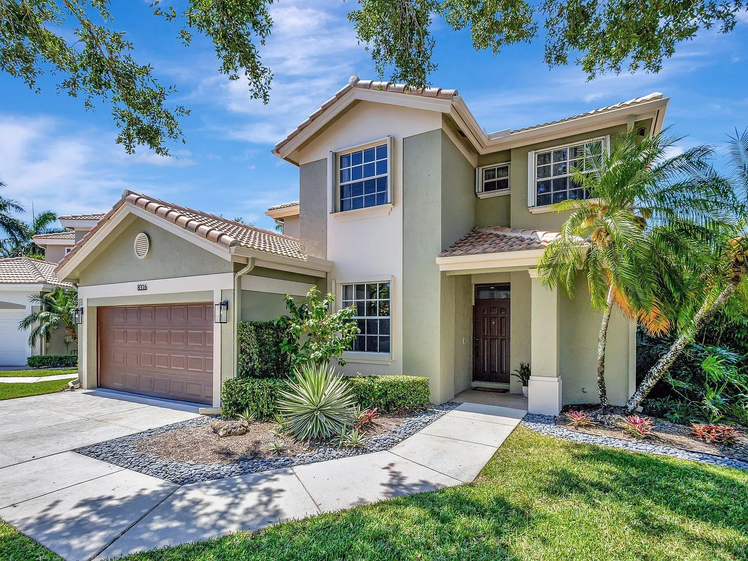 3 bed, 2.5 bath, 2118 sqft, $14,000 — Photo 2