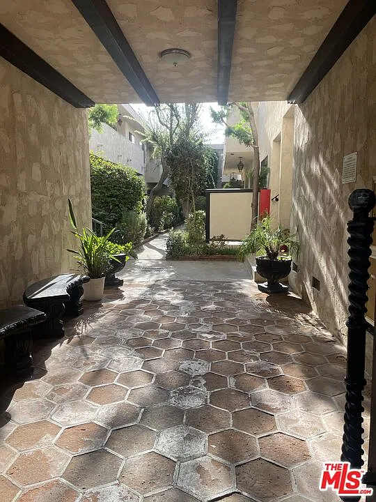 2 bed, 2.0 bath, 950 sqft, $2,985 — Photo 2