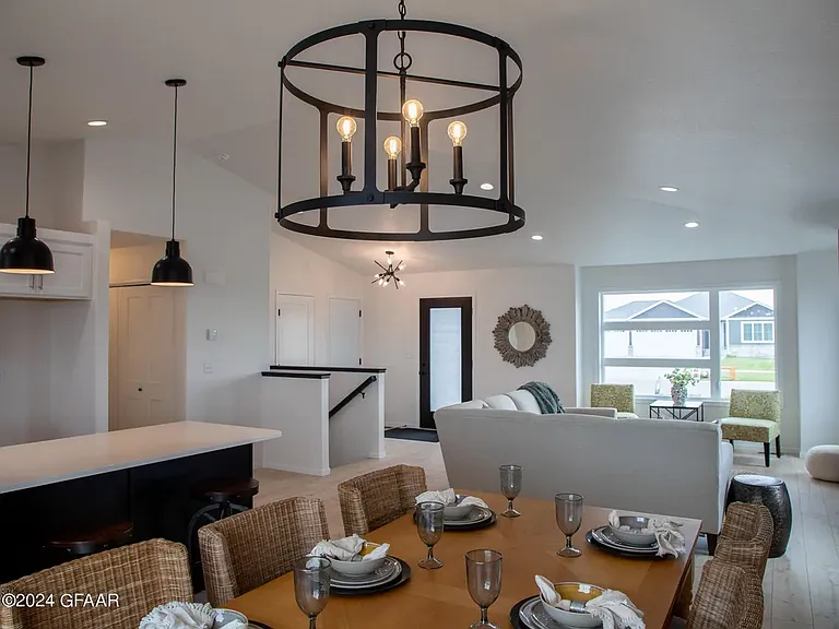 372 Wren Dr — Photo 7