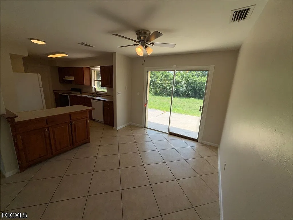 3 bed, 2.0 bath, 1250 sqft, $1,350 — Photo 3