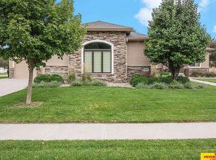 1424 Woodlawn Dr, Fremont, NE 68025