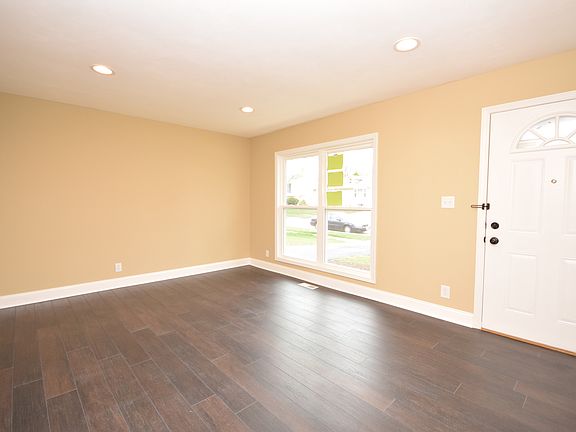 2nd image of 606 Oriole Dr