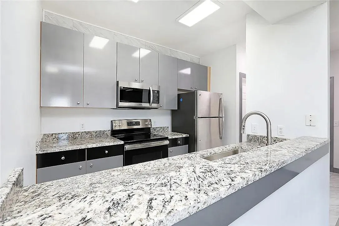 2 bed, 1000 sqft, $1,200 — Photo 3