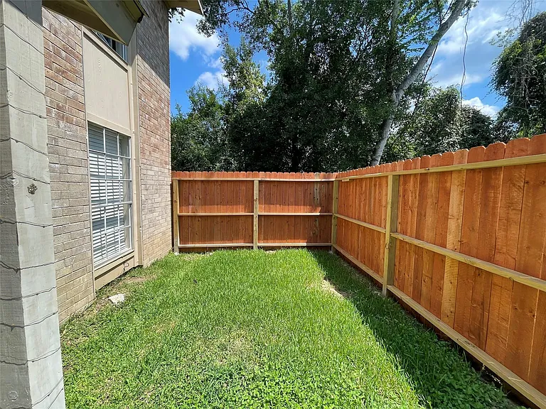 1908 Avenue B — Photo 2