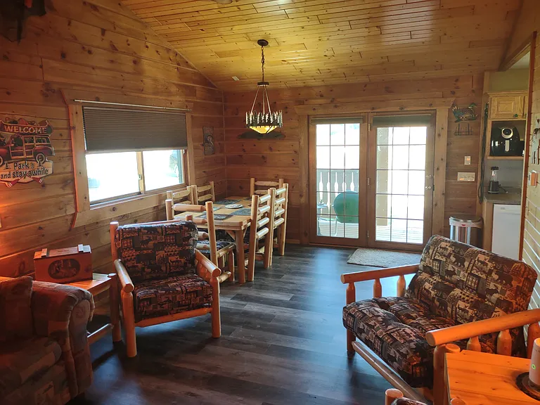 424 Overlook Ct — Photo 3