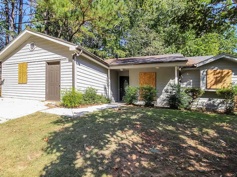 599 Maple Dr — Photo 1