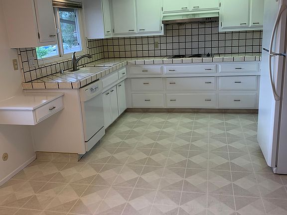 5th image of 6566 Crown Blvd
