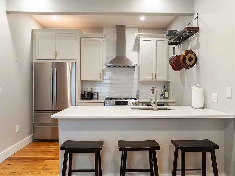 182 W 7th St #2 — Photo 4