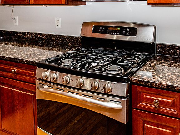 3rd image of 2443 Huntington Park Dr #1