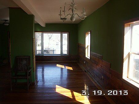 5th image of 124 N Hennepin Ave
