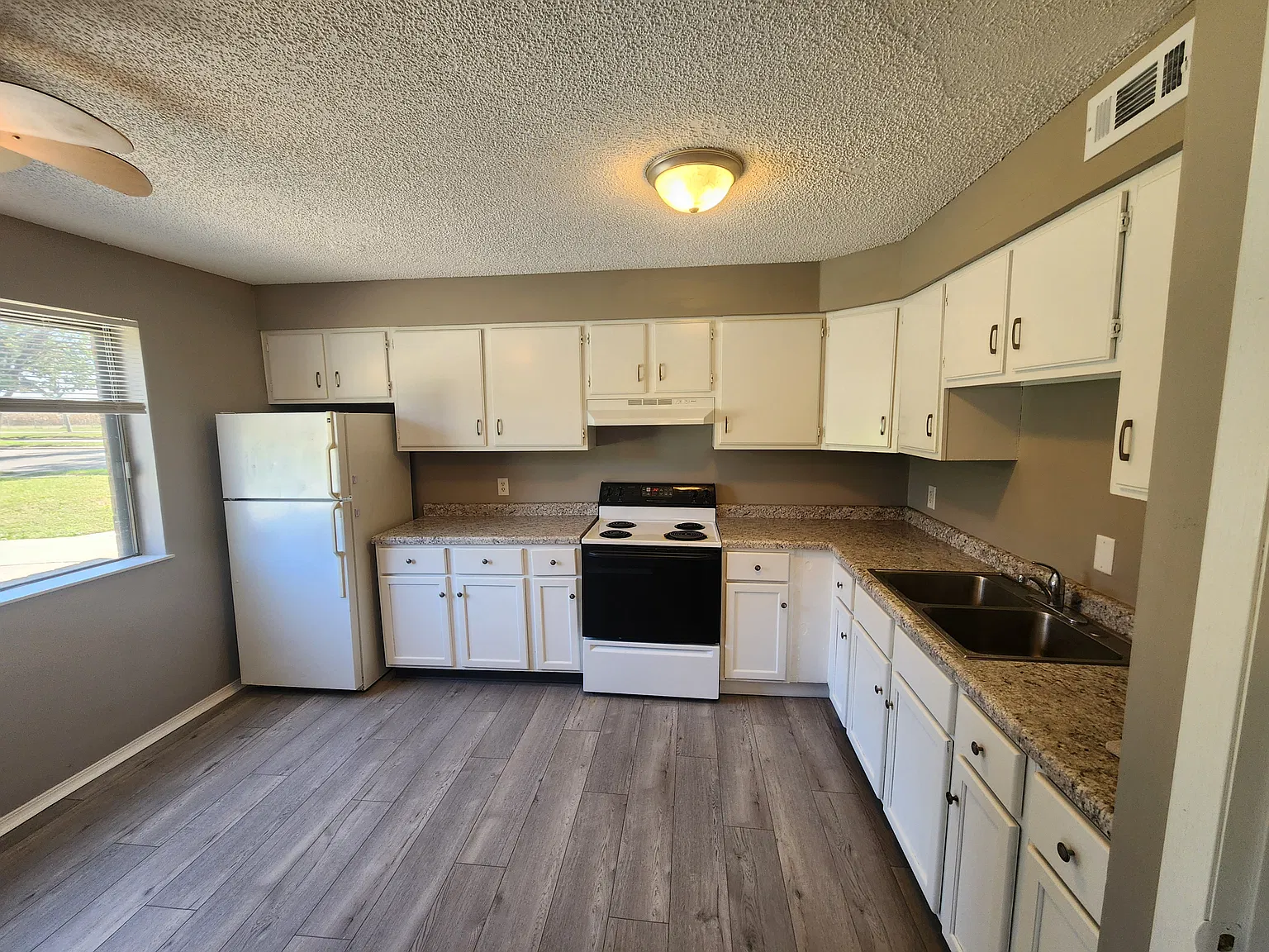 2 bed, 833 sqft, $860 — Photo 4