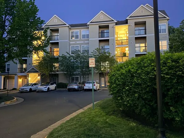 5115 Travis Edward Way APT E, Centreville, VA 20120