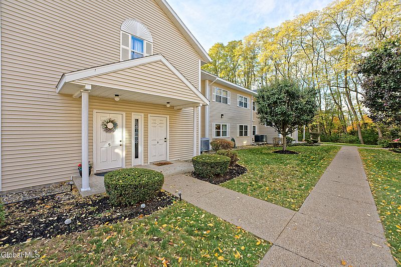 3rd image of 505 Greenwich Drive