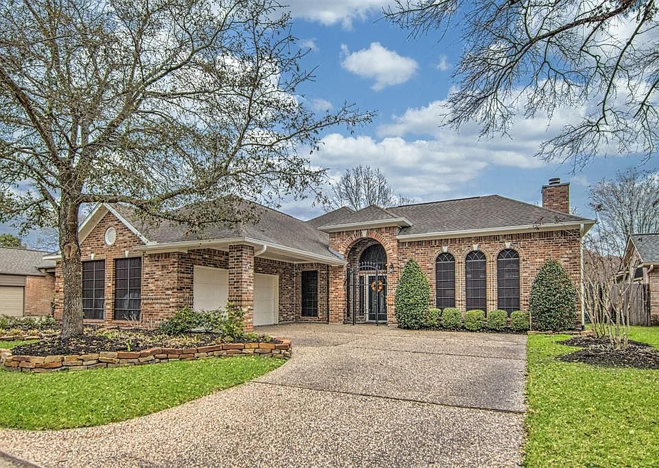 Gorgeous Lakewood Forest Patio Home