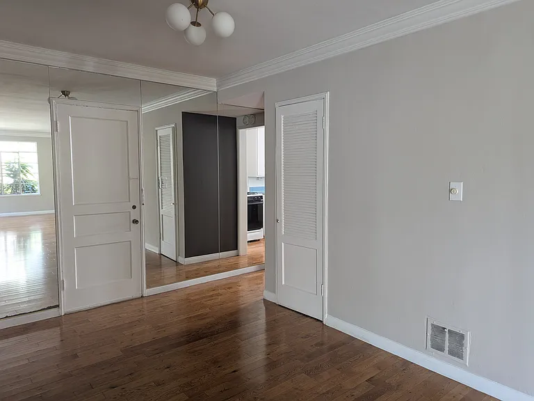 1323 N Olive Dr — Photo 62