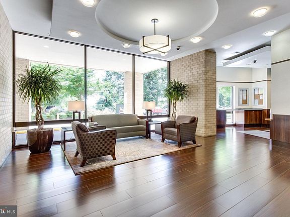 4th image of 307 Yoakum Pkwy APT 1521