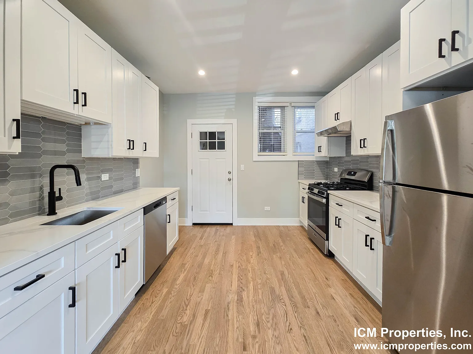 2 bed, 1050 sqft, $2,995 — Photo 1