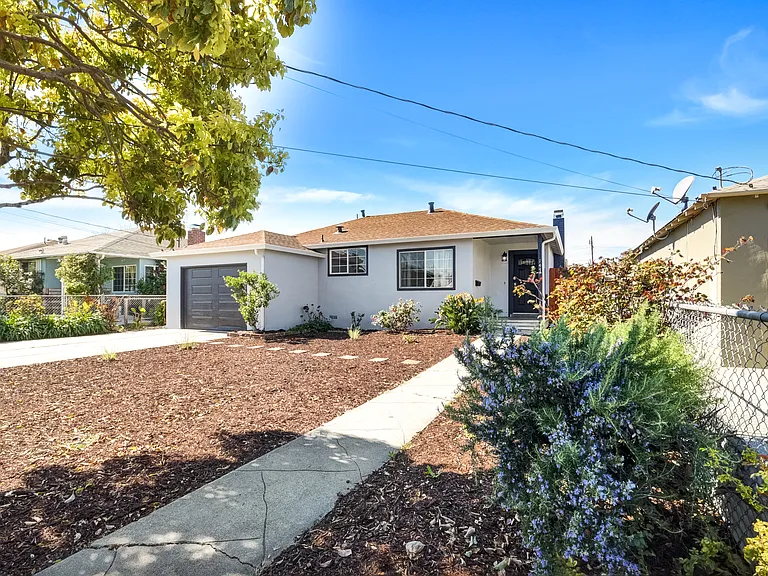 147 Wisteria Dr — Photo 3