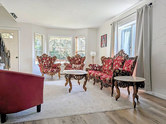 4th image of 99 Sunset Pl