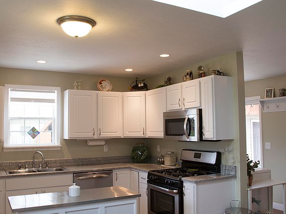 2nd image of 413 E Essex St