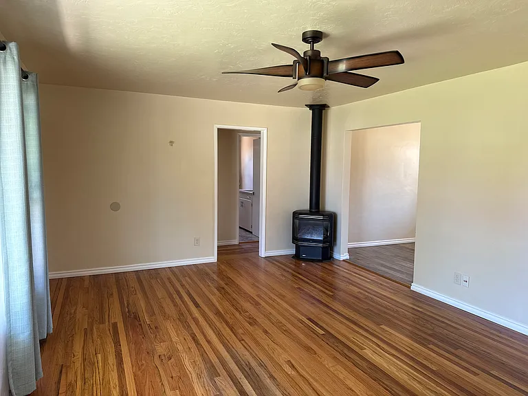 270 Walnut St — Photo 5