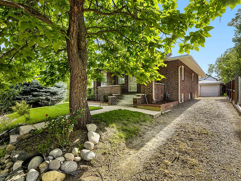 2727 Perry St — Photo 2