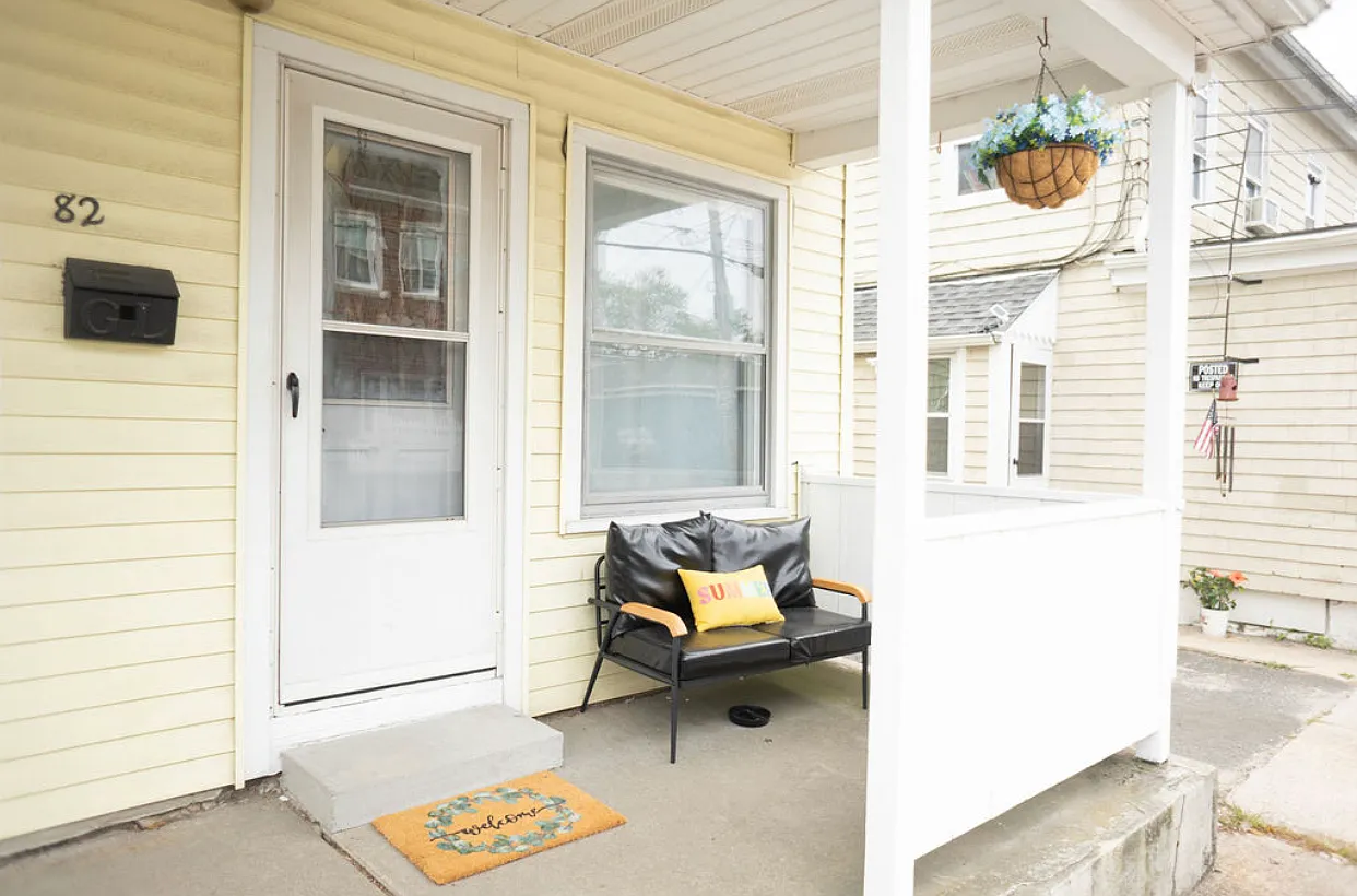 2 bed, 900 sqft, $2,000 — Photo 1