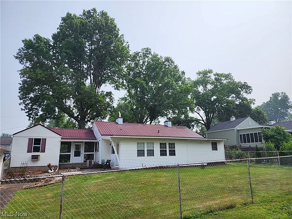 2nd image of 956 W Virginia Ave