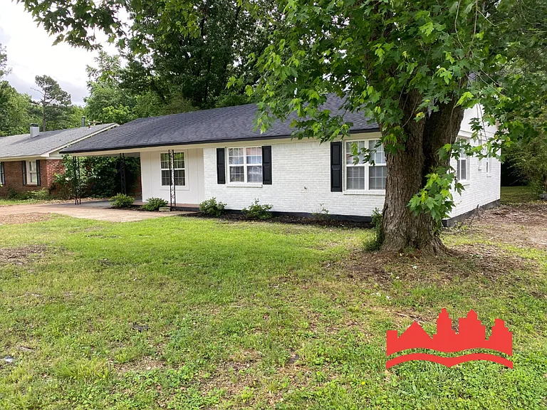 3139 Edgeware Rd S — Photo 3
