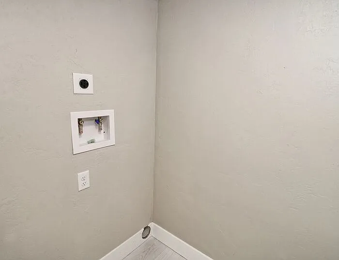 915 Grand Ave — Photo 9