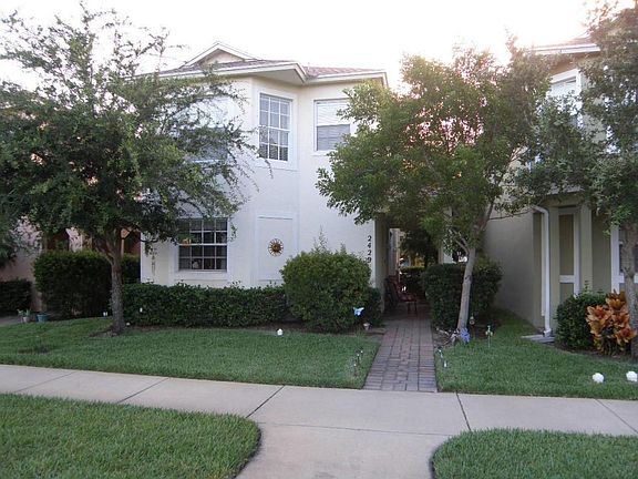 2nd image of 2429 SE Ruskin Dr
