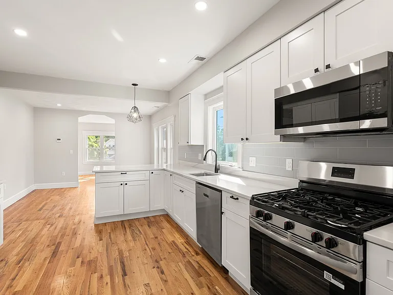 83 Franklin Ave #83 — Photo 2