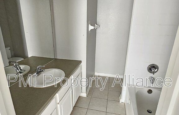 3rd image of 1840 Stockton Dr