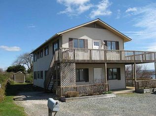 8 Johnson Ave, Narragansett, RI 02882