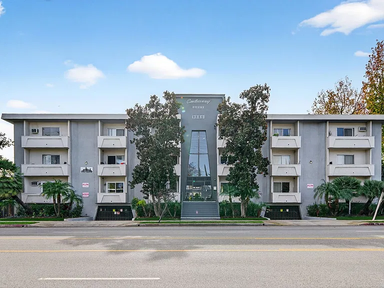 13860 Burbank Blvd — Photo 61