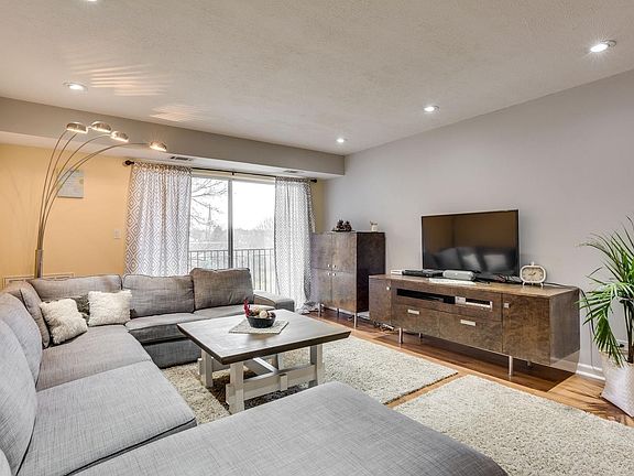 4th image of 1101 S Hunt Club Dr APT 305