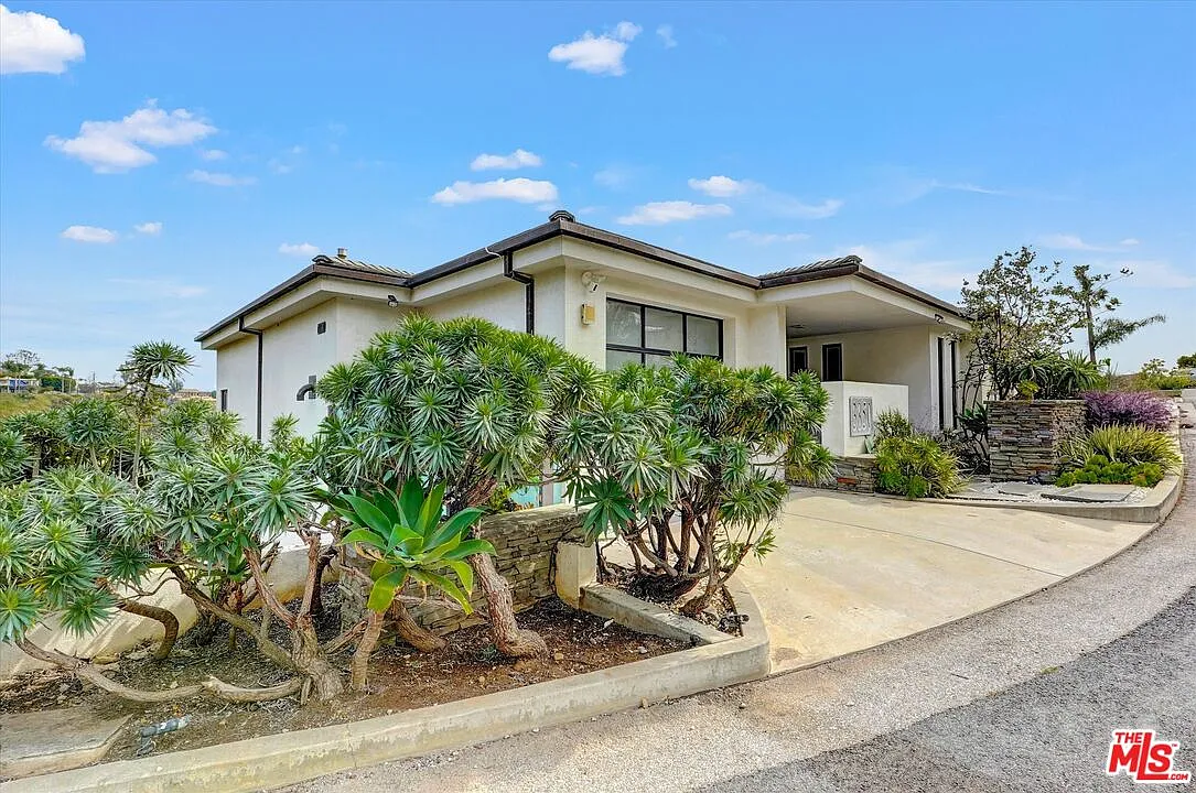 4 bed, 4.5 bath, 4143 sqft, $17,500 — Photo 3